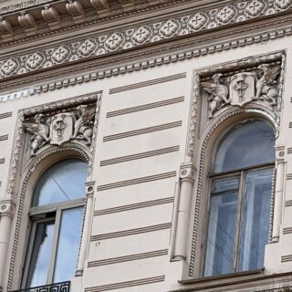 МИФИЧЕСКИЕ СУЩЕСТВА В АРХИТЕКТУРЕ ПЕТЕРБУРГА