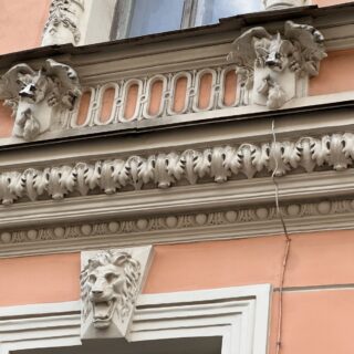 МИФИЧЕСКИЕ СУЩЕСТВА В АРХИТЕКТУРЕ ПЕТЕРБУРГА