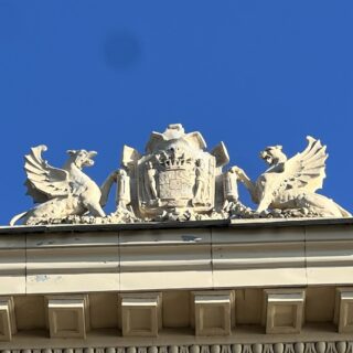 МИФИЧЕСКИЕ СУЩЕСТВА В АРХИТЕКТУРГЕ САНКТ-ПЕТЕРБУРГА