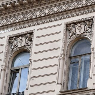 МИФИЧЕСКИЕ СУЩЕСТВА В АРХИТЕКТУРЕ ПЕТЕРБУРГА