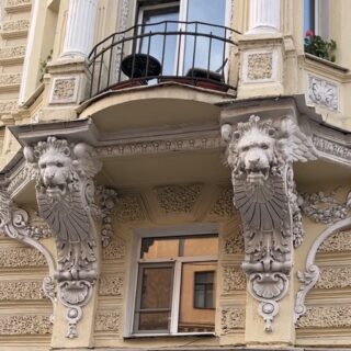 МИФИЧЕСКИЕ СУЩЕСТВА В АРХИТЕКТУРЕ ПЕТЕРБУРГА