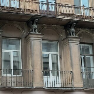 МИФИЧЕСКИЕ СУЩЕСТВА В АРХИТЕКТУРЕ ПЕТЕРБУРГА