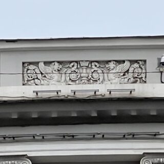 МИФИЧЕСКИЕ СУЩЕСТВА В АРХИТЕКТУРЕ ПЕТЕРБУРГА
