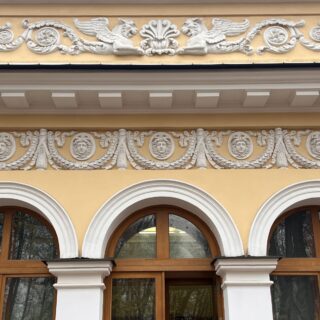 МИФИЧЕСКИЕ СУЩЕСТВА В АРХИТЕКТУРЕ ПЕТЕРБУРГА