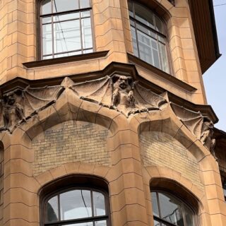 МИФИЧЕСКИЕ СУЩЕСТВА В АРХИТЕКТУРЕ ПЕТЕРБУРГА