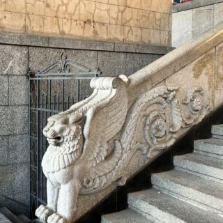 МИФИЧЕСКИЕ СУЩЕСТВА В АРХИТЕКТУРЕ ПЕТЕРБУРГА