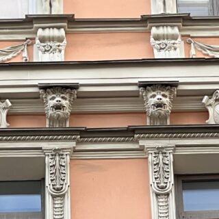 МИФИЧЕСКИЕ СУЩЕСТВА В АРХИТЕКТУРЕ ПЕТЕРБУРГА
