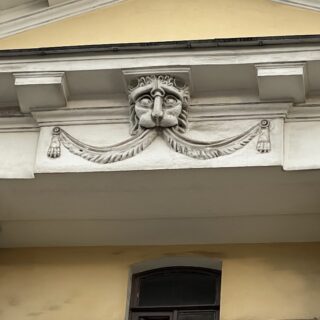 МИФИЧЕСКИЕ СУЩЕСТВА В АРХИТЕКТУРЕ ПЕТЕРБУРГА