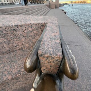 Грифоны на Университетской наб.17