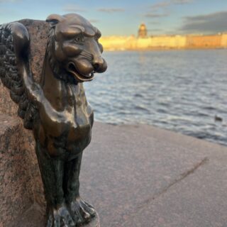 Грифоны на Университетской наб.17