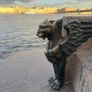 Грифоны на Университетской наб.17