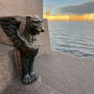 Грифоны на Университетской наб.17