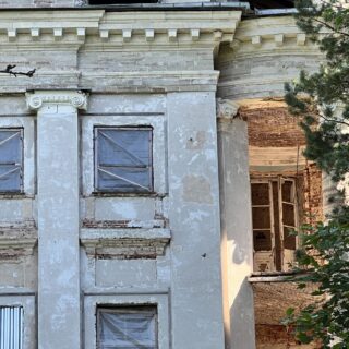 Усадьба Демидовых 18 века в поселке Тайцы