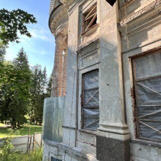 Усадьба Демидовых 18 века в поселке Тайцы