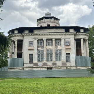 Усадьба Демидовых 18 века в поселке Тайцы