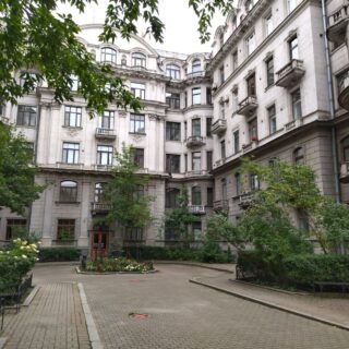 Двор на Каменноостровском пр.73